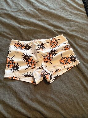 ROKFIT White Pineapple Print Women’s Athletic Shorts